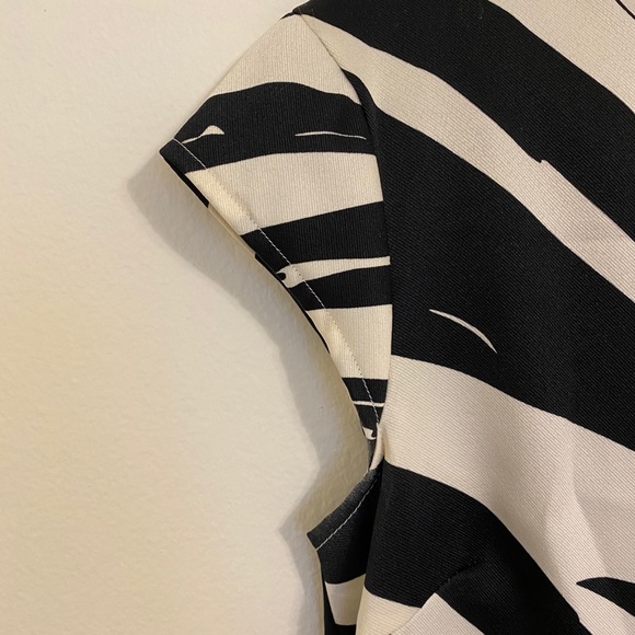 Zebra dress - Picture 3 of 5